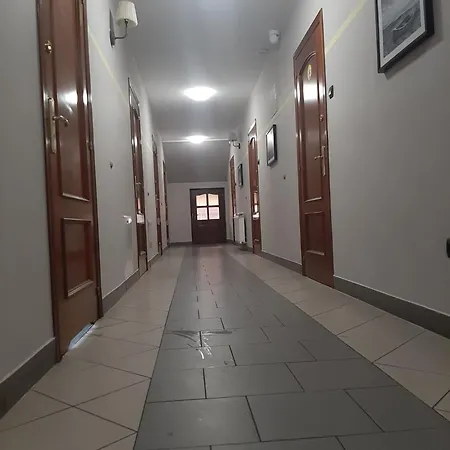 Dom Dworkowa Hostel *