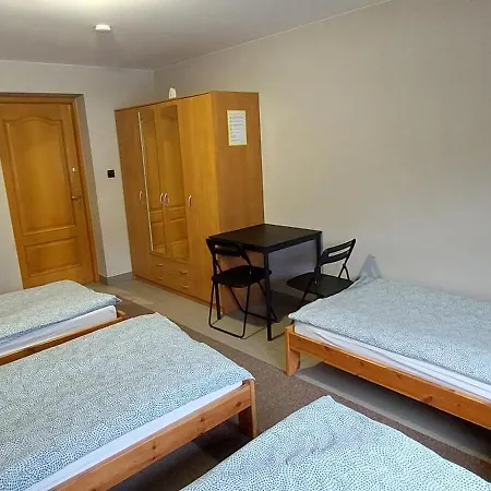Dom Dworkowa Hostel *